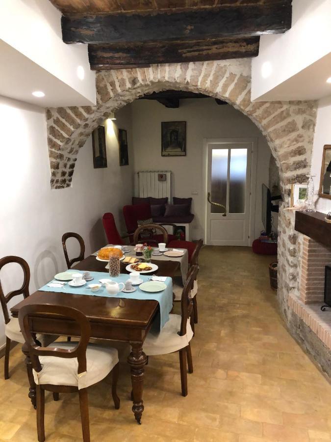 B&B Le Principesse Sermoneta Bagian luar foto