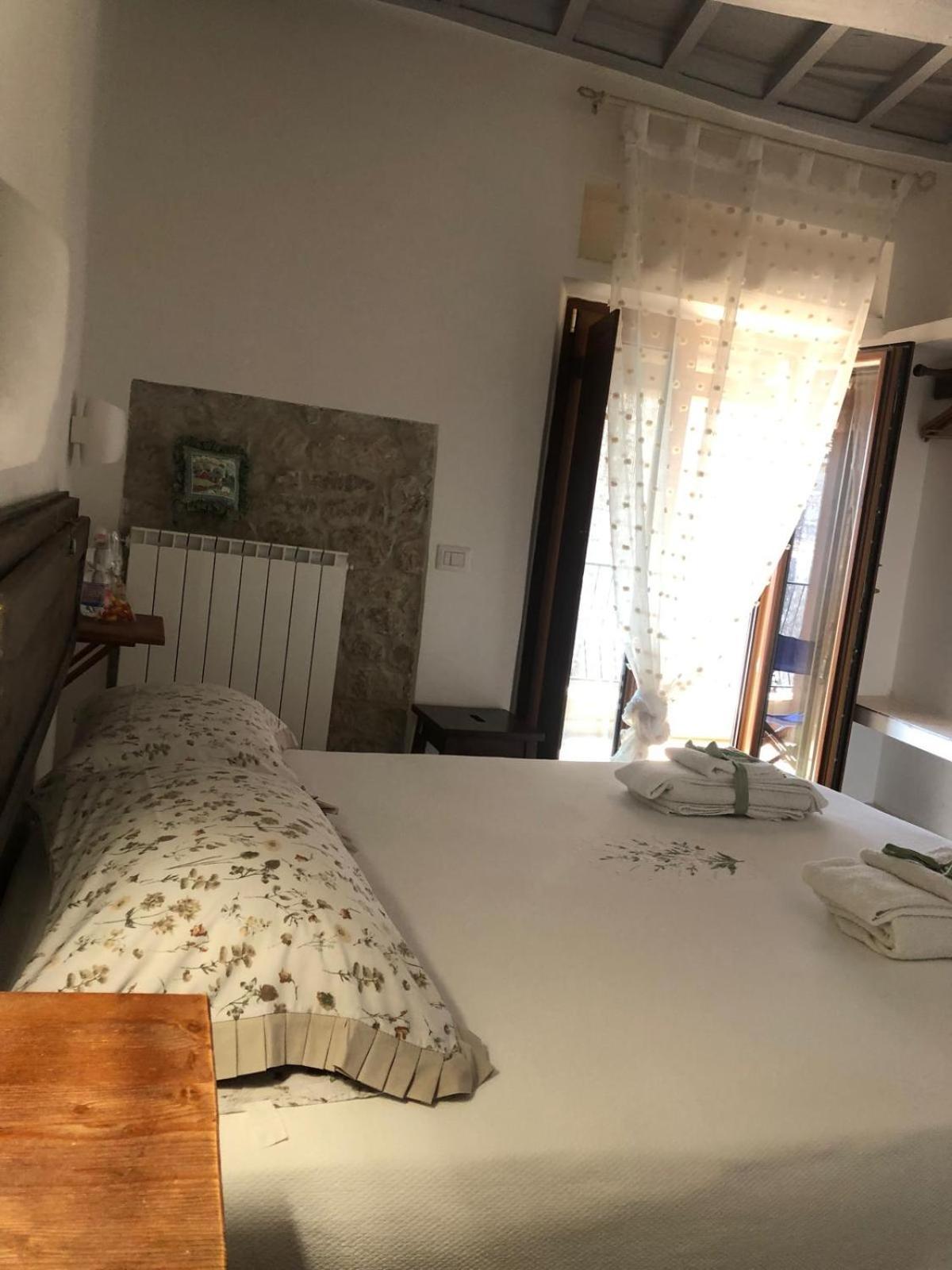 B&B Le Principesse Sermoneta Bagian luar foto