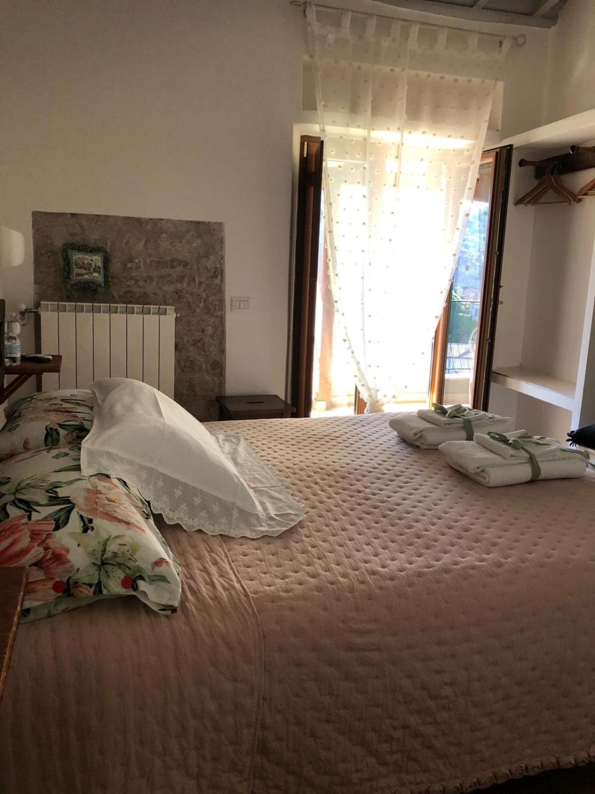 B&B Le Principesse Sermoneta Bagian luar foto